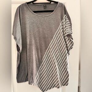 Grey with striped design t-shirt